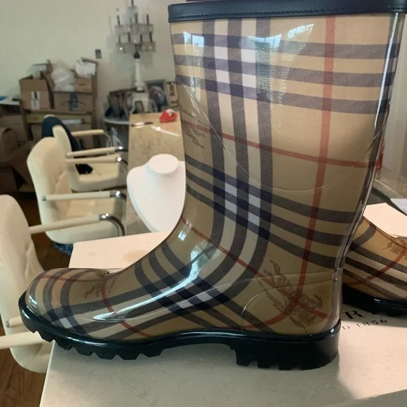 Burberry Beige and Black Plaid Rain Boots - Picture 4 of 10